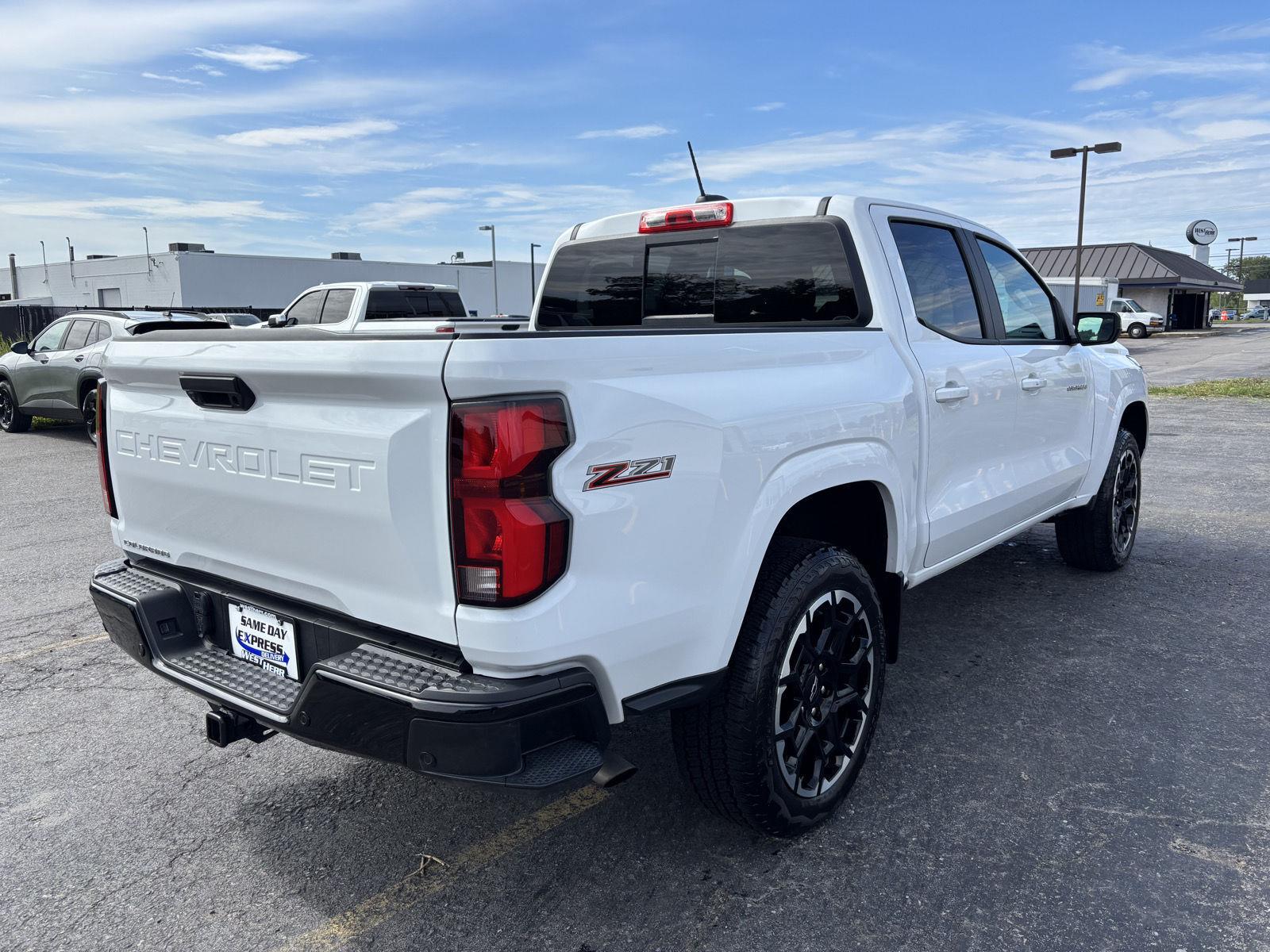 New 2026 Summit White Chevrolet Z71 image 31