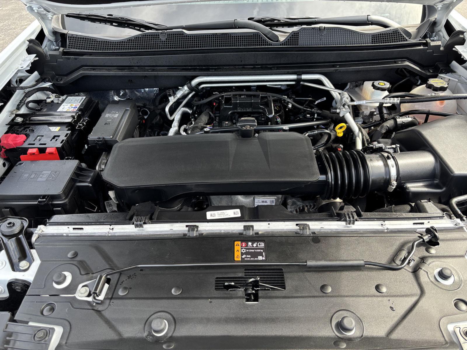 New 2026 Summit White Chevrolet Z71 image 34