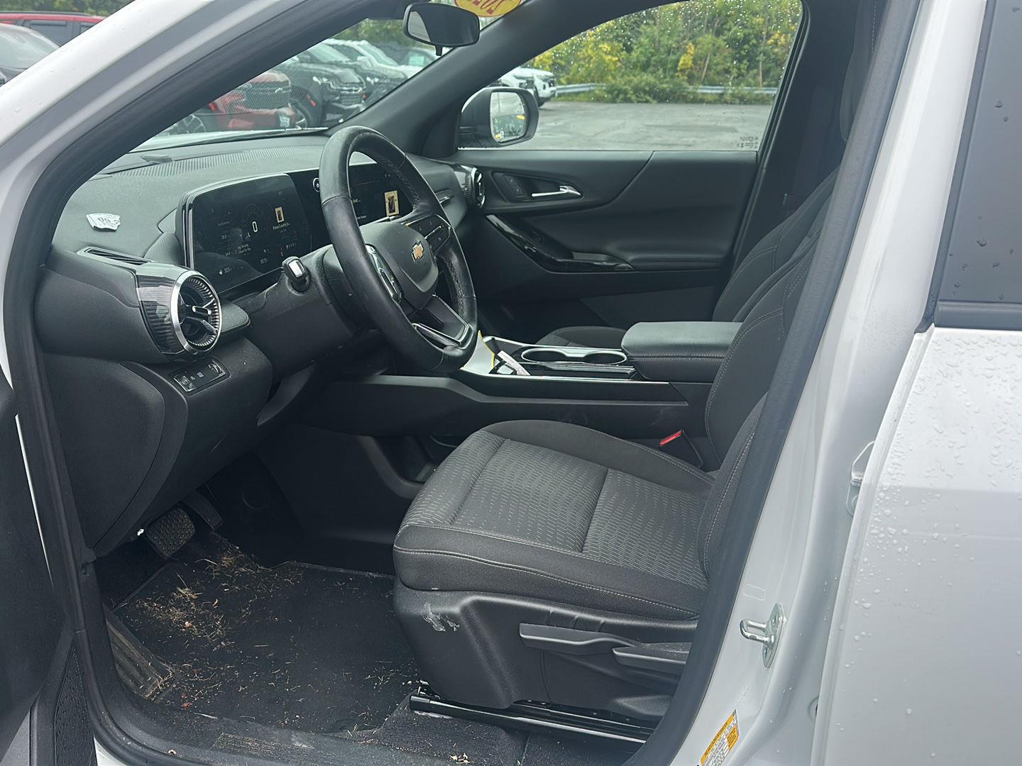 Used 2025 Summit White Chevrolet FWD LT image 7