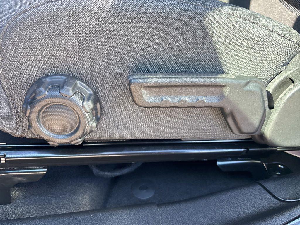 Used 2025 Granite Crystal Metallic Clear Jeep Rubicon image 18