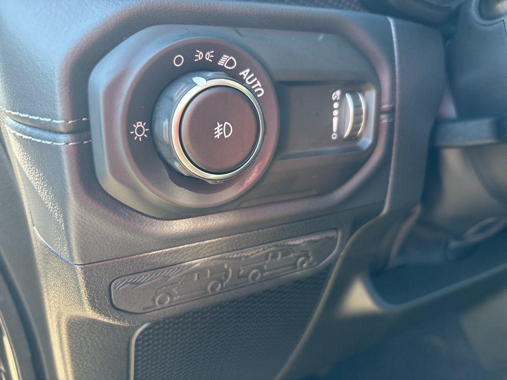 Used 2025 Granite Crystal Metallic Clear Jeep Rubicon image 19
