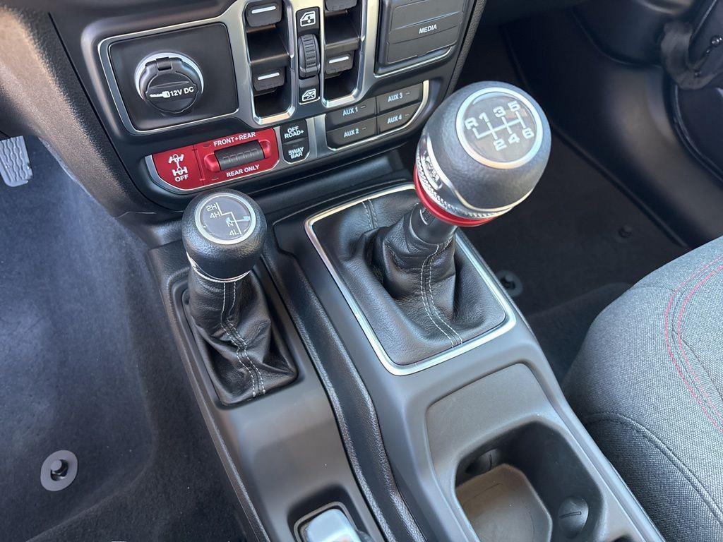 Used 2025 Granite Crystal Metallic Clear Jeep Rubicon image 27