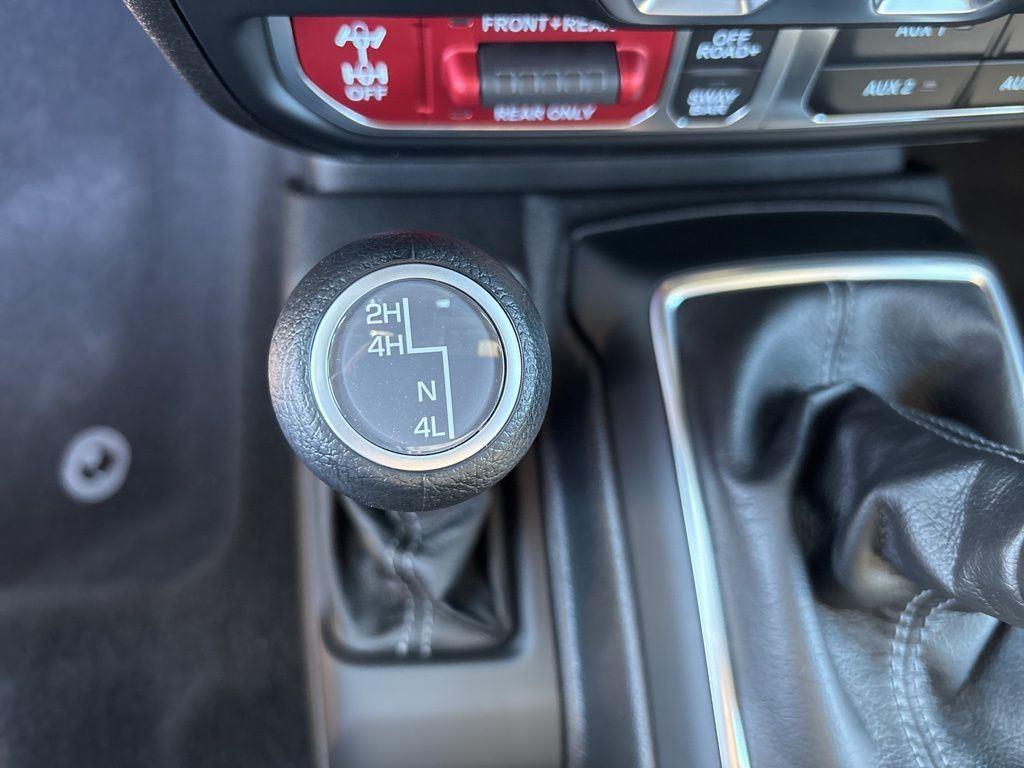 Used 2025 Granite Crystal Metallic Clear Jeep Rubicon image 28
