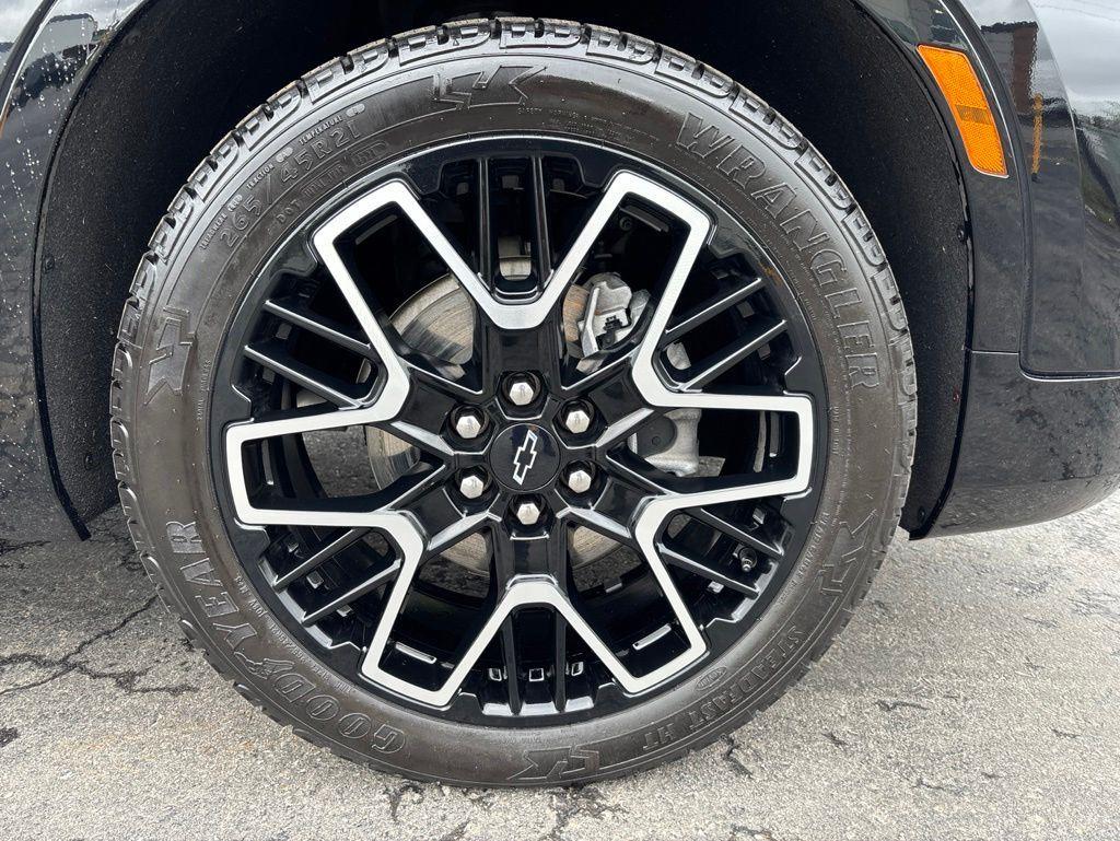 Used 2023 Black Chevrolet RS image 9