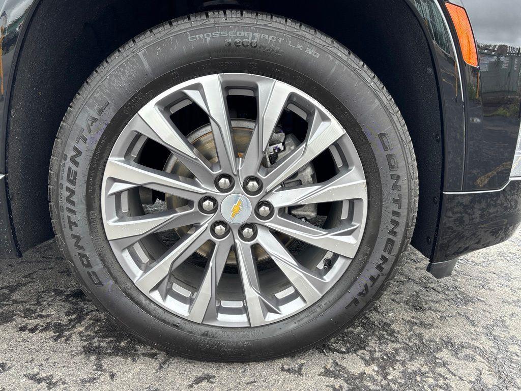 Used 2023 Black Metallic Chevrolet Premier image 9