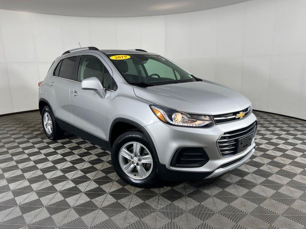 Used 2019 Silver Ice Metallic Chevrolet LT image 5