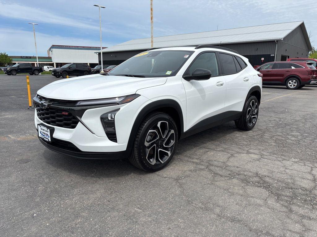 Used 2024 Summit White Chevrolet 2RS image 3