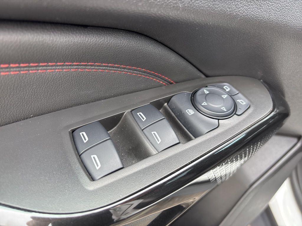 Used 2024 Summit White Chevrolet 2RS image 16