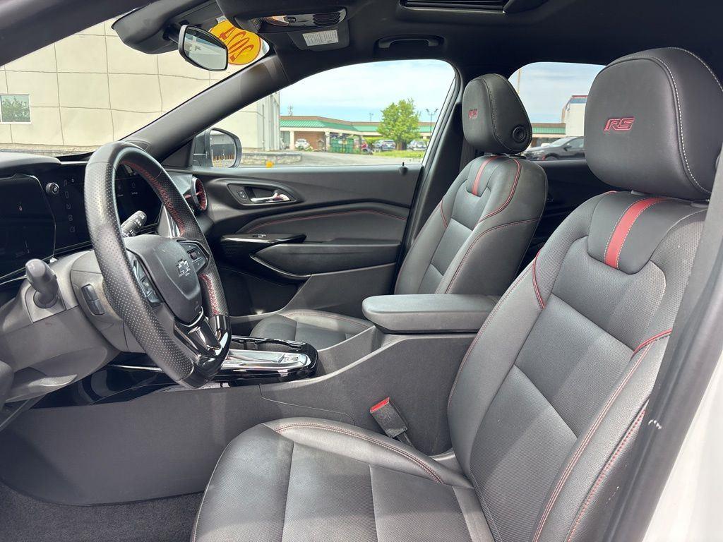 Used 2024 Summit White Chevrolet 2RS image 29