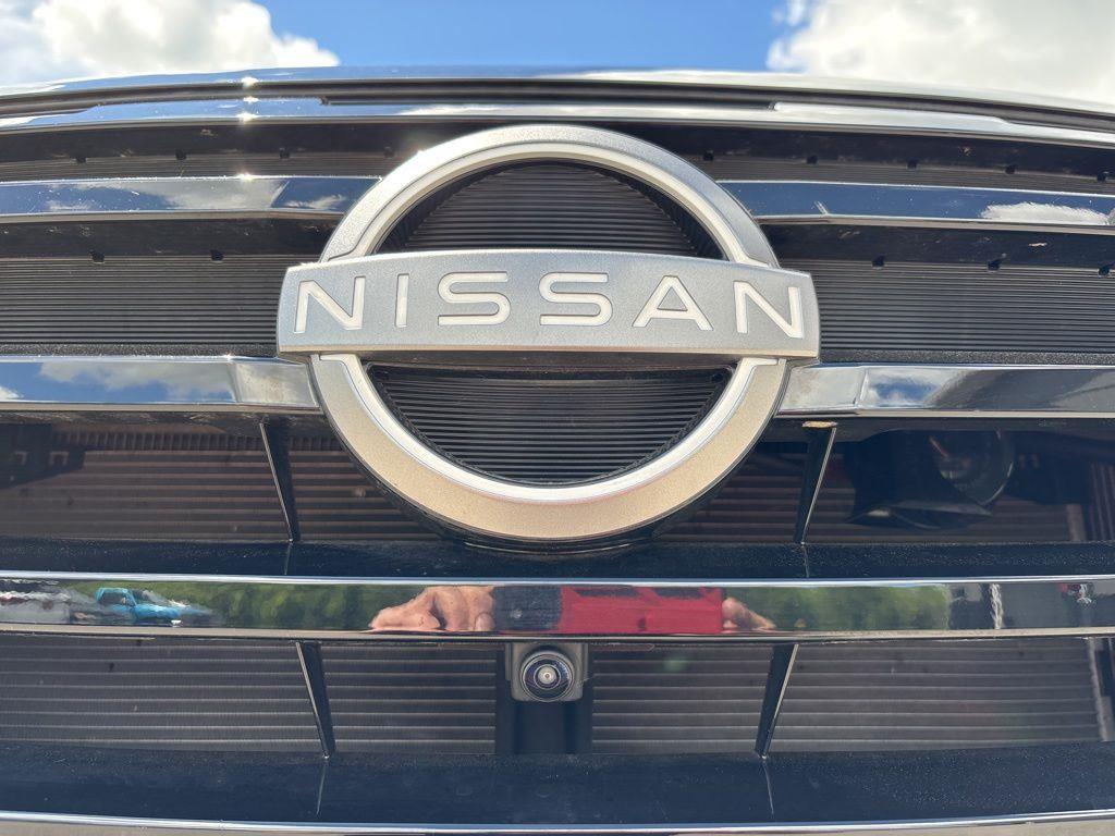 Used 2024 Super Black Nissan SL image 12