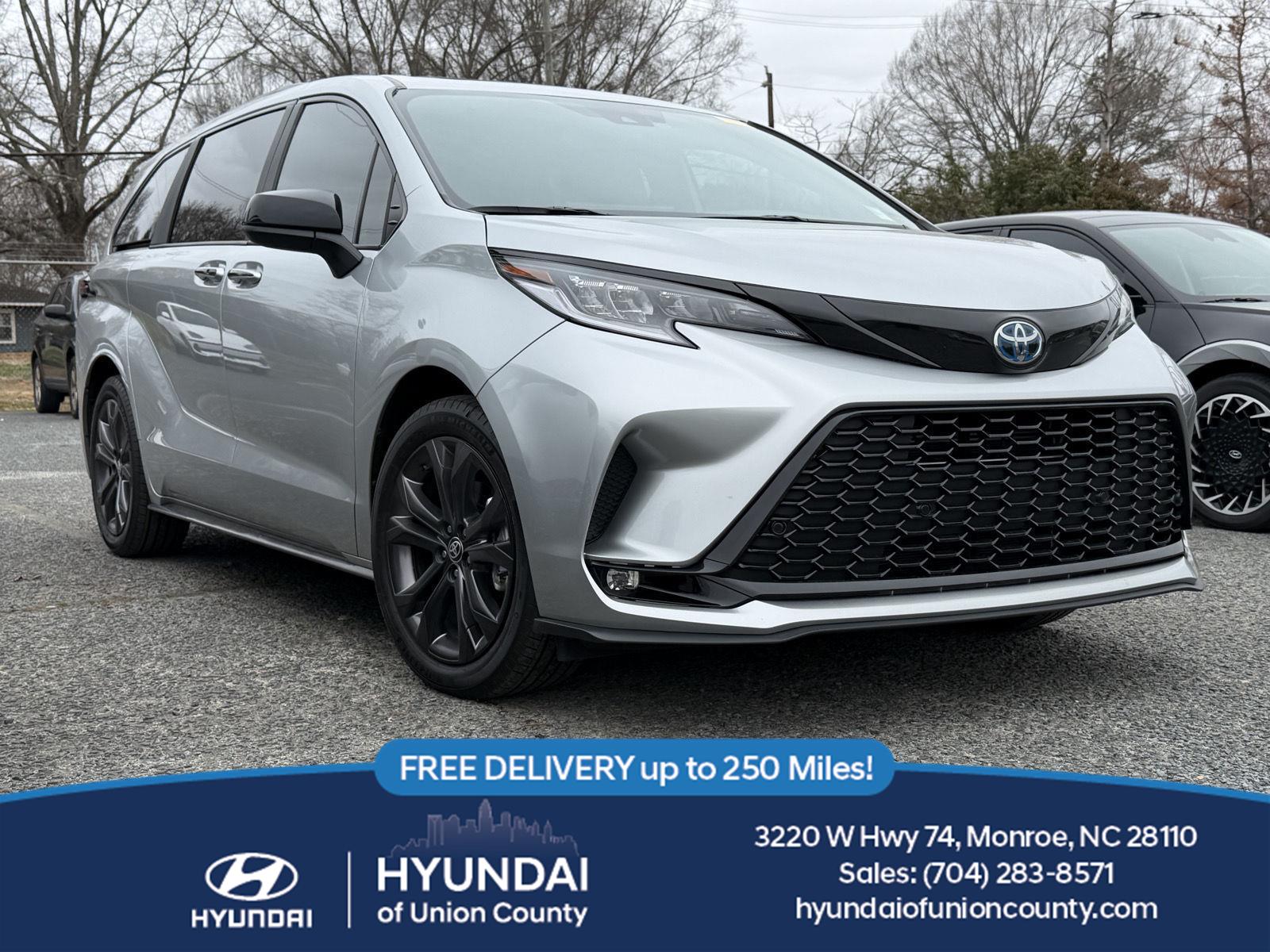 2025 Toyota Sienna XSE 7-Passenger FWD