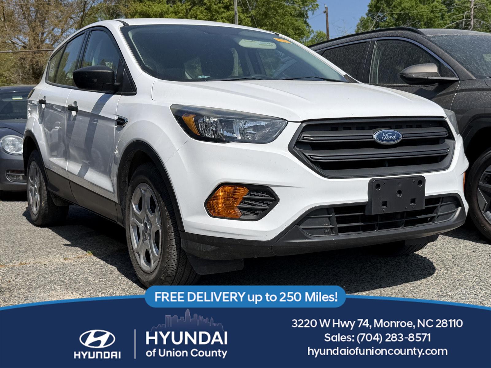 Oxford White 2018 Ford Escape S FWD SUV / Crossover Front-Wheel Drive 6-Speed Automatic