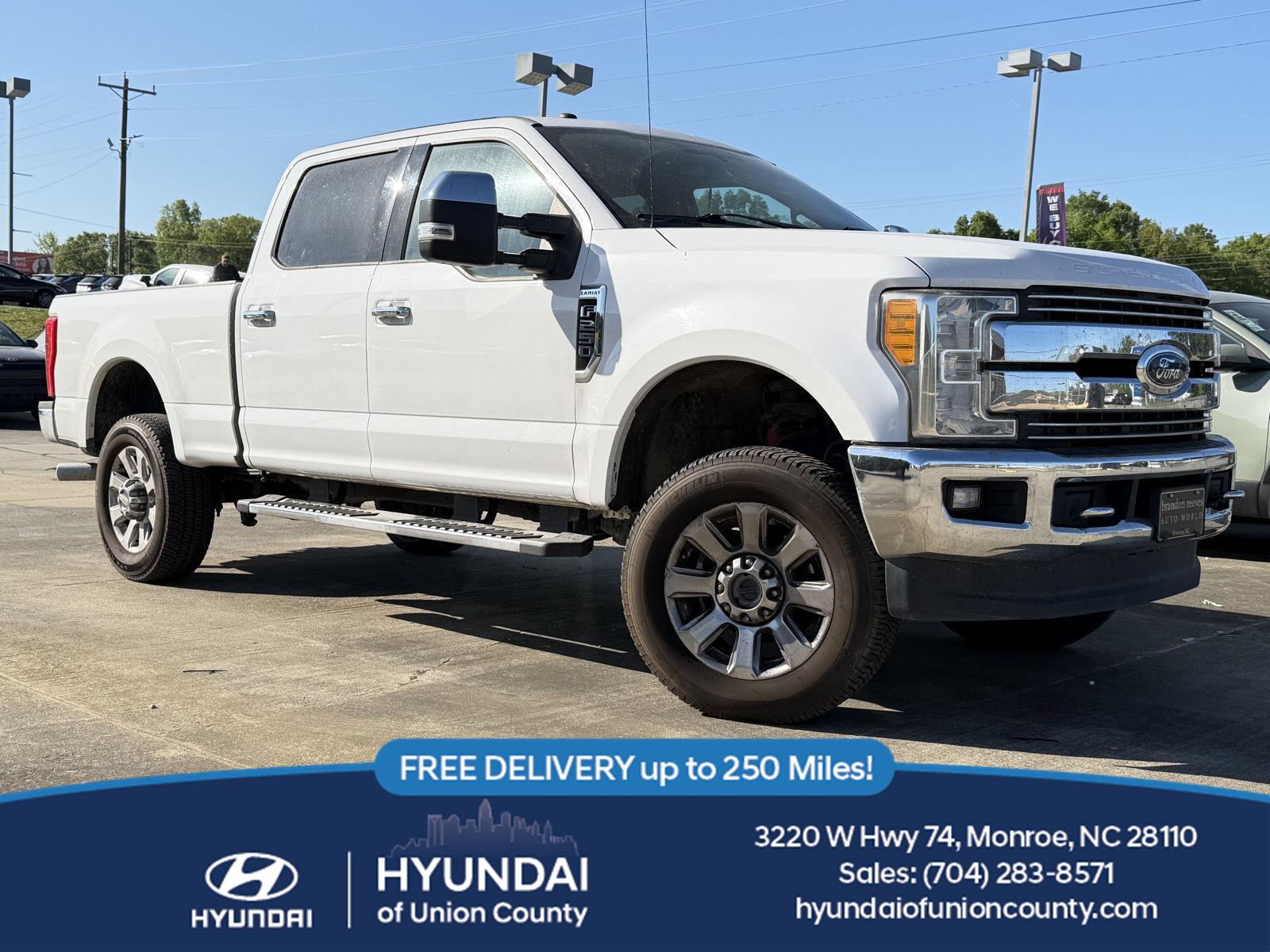 Oxford White 2017 Ford F-250 Super Duty Lariat Crew Cab 4WD Pickup Truck Four-Wheel Drive 6-Speed Automatic