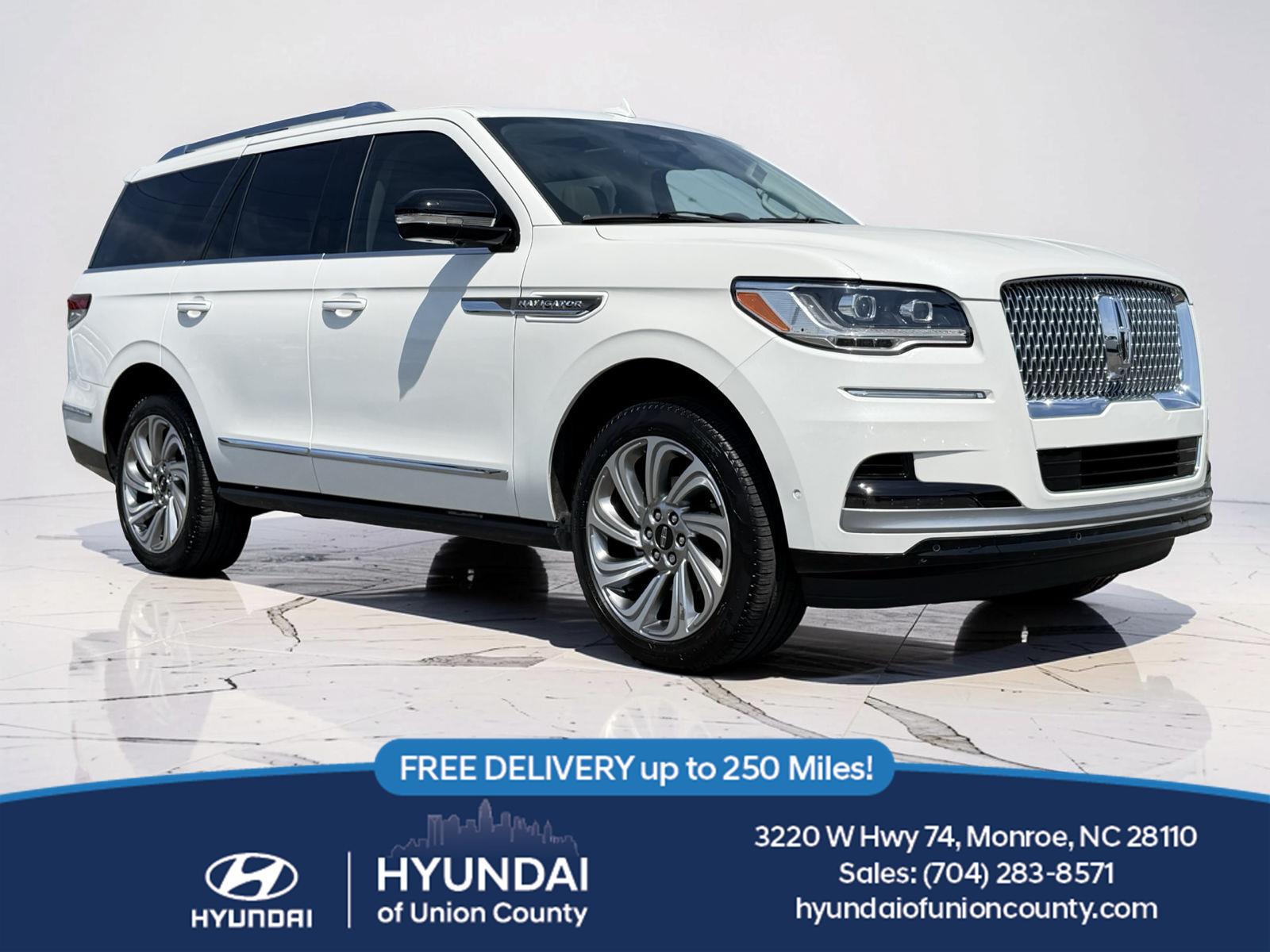 Pristine White Metallic Tri-Coat 2024 Lincoln Navigator SUV / Crossover Four-Wheel Drive Automatic