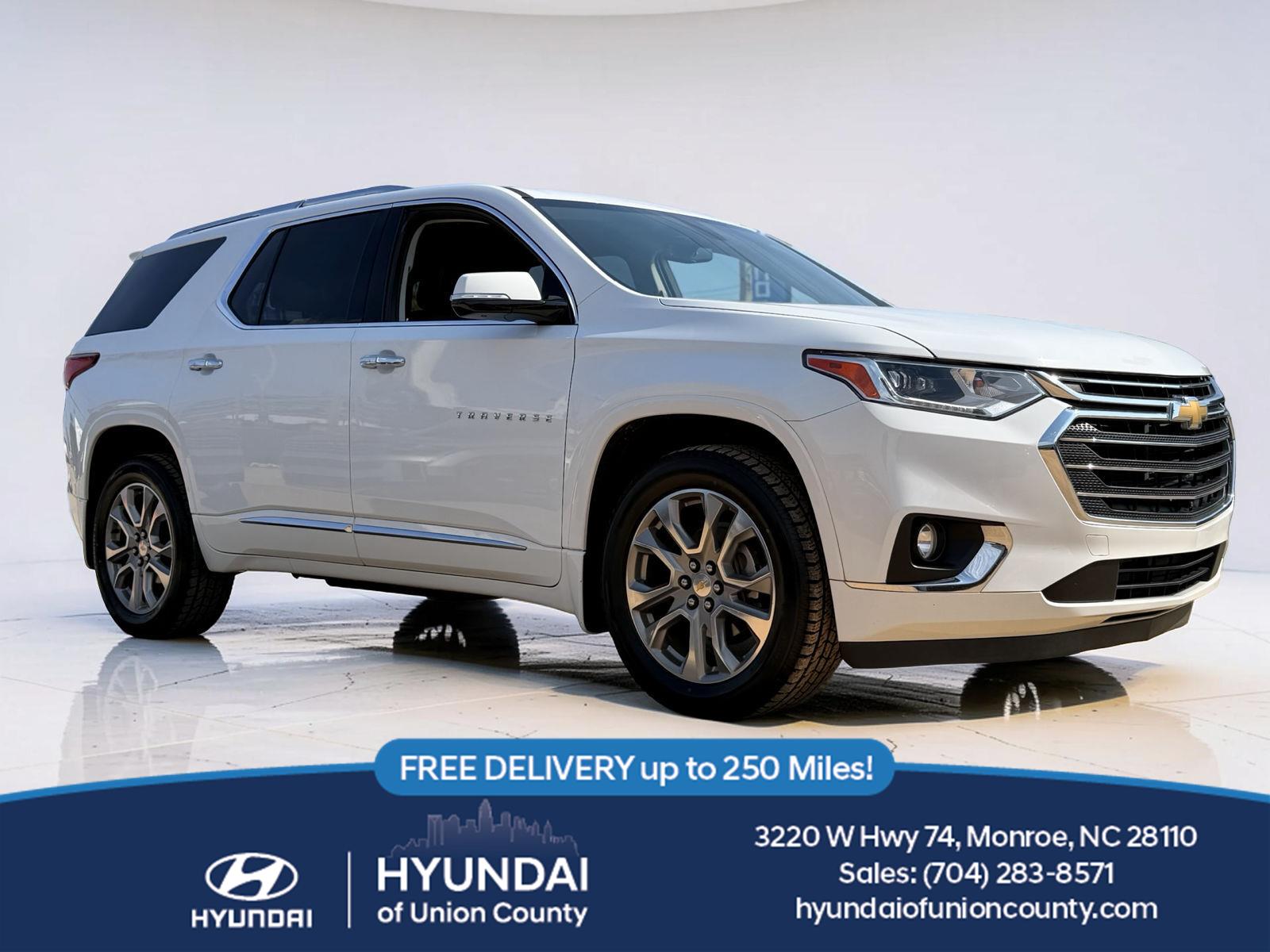 Summit White 2019 Chevrolet Traverse SUV / Crossover Front-Wheel Drive 9-Speed Automatic