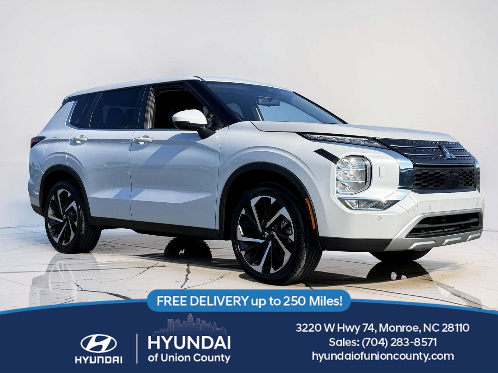 White Diamond/Black Roof 2024 Mitsubishi Outlander SUV / Crossover All-Wheel Drive Continuously Variable Transmission