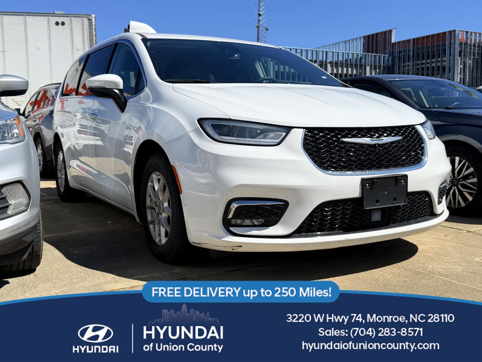 Bright White Clearcoat 2023 Chrysler Pacifica Minivan Front-Wheel Drive 9-Speed Automatic