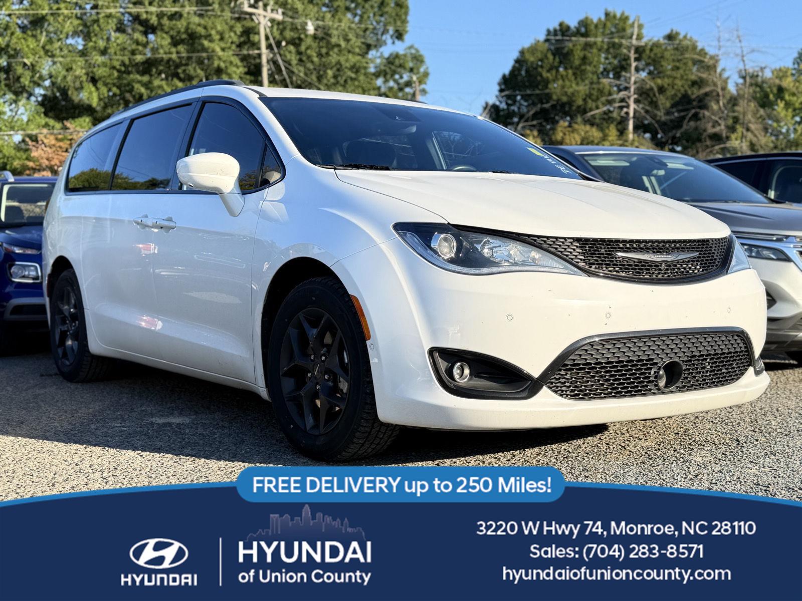 Bright White Clearcoat 2019 Chrysler Pacifica Minivan Front-Wheel Drive 9-Speed Automatic