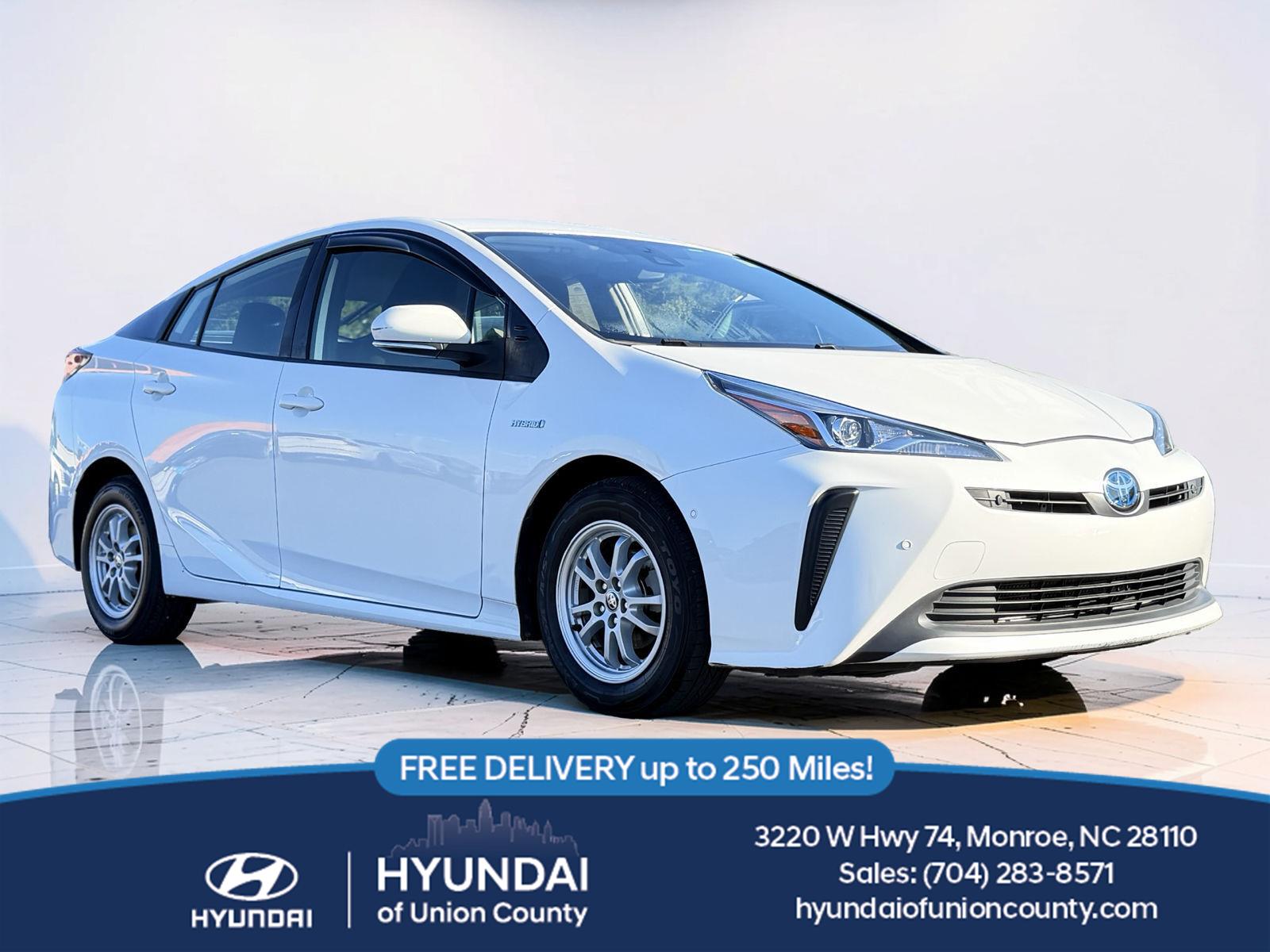 Super White 2022 Toyota Prius Hatchback Front-Wheel Drive Continuously Variable Transmission
