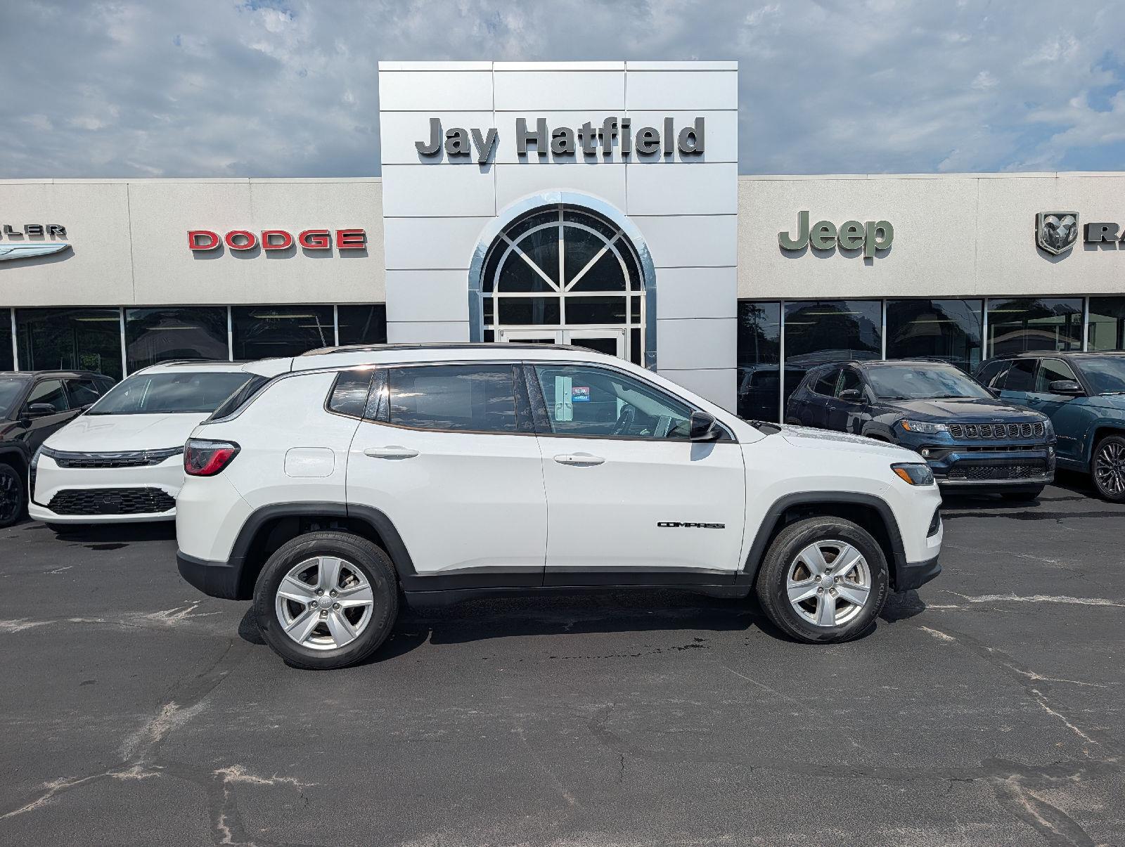 Bright White Clearcoat 2022 Jeep Compass SUV / Crossover Four-Wheel Drive 9-Speed Automatic