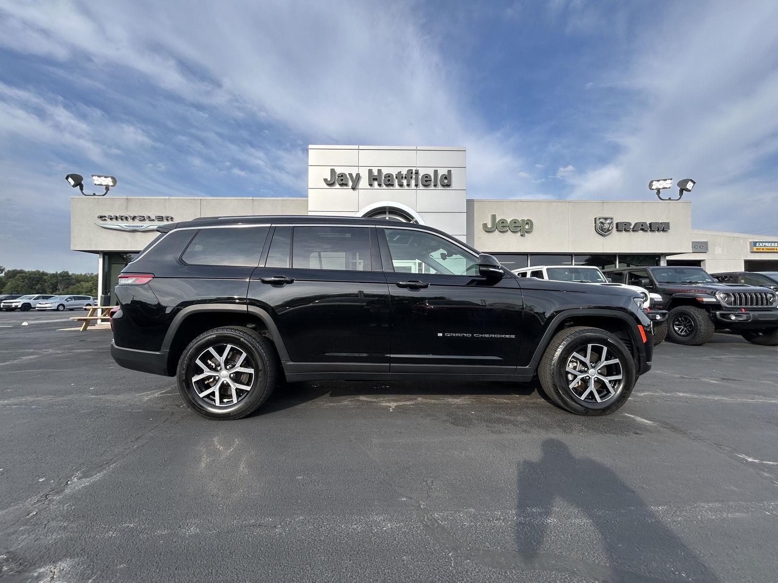Diamond Black Crystal Pearlcoat 2023 Jeep Grand Cherokee L SUV / Crossover Four-Wheel Drive 8-Speed Automatic