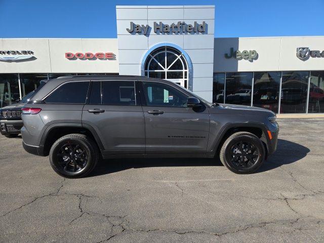 Baltic Gray Metallic Clearcoat 2026 Jeep Grand Cherokee SUV / Crossover Four-Wheel Drive 8-Speed Automatic