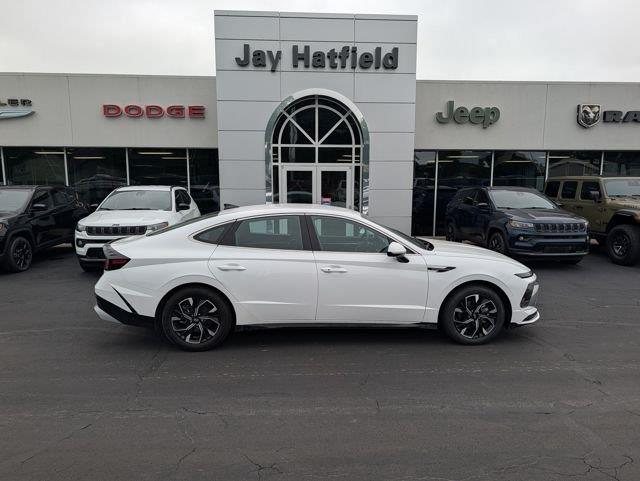 Serenity White 2025 Hyundai Sonata Sedan Front-Wheel Drive Automatic