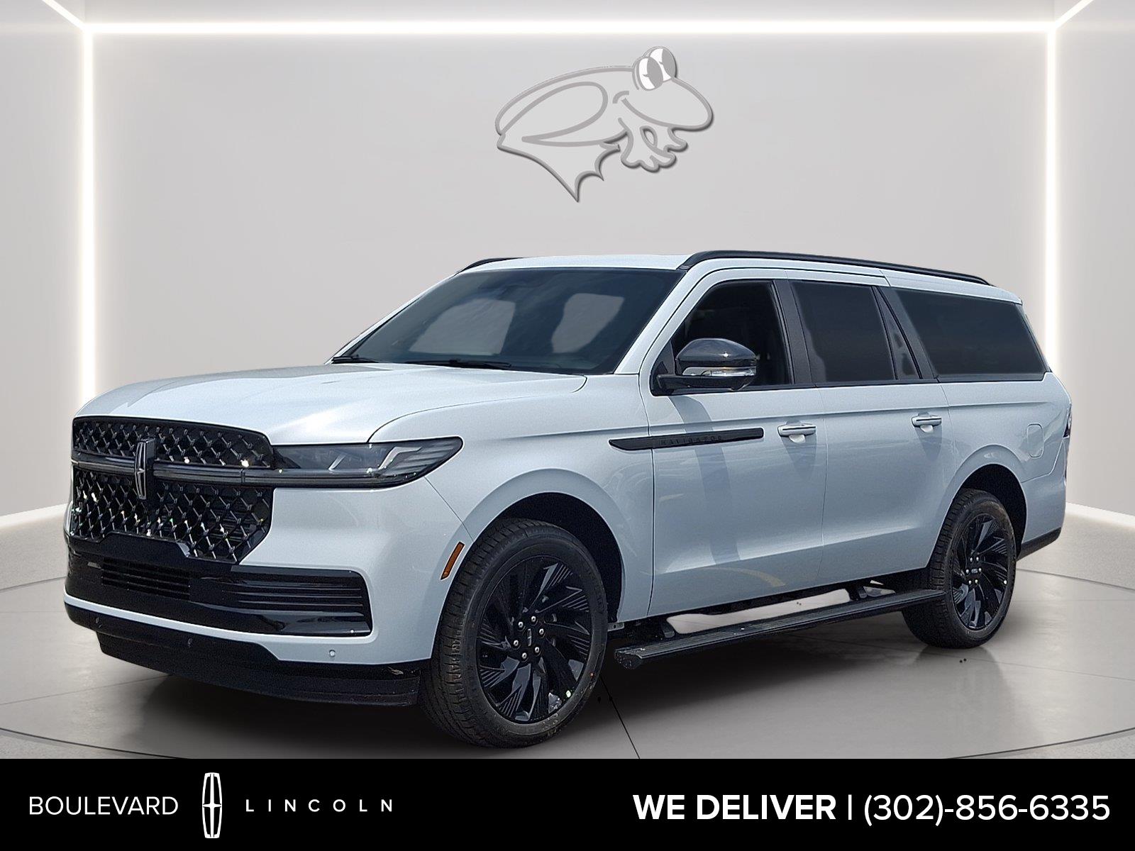 Crystal White Metallic Clearcoat 2026 Lincoln Navigator SUV / Crossover Four-Wheel Drive Automatic
