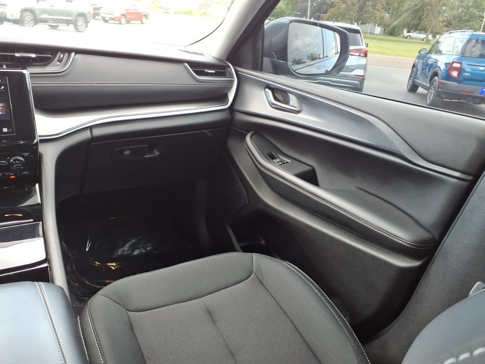 2023 Jeep Grand Cherokee L Laredo:14863