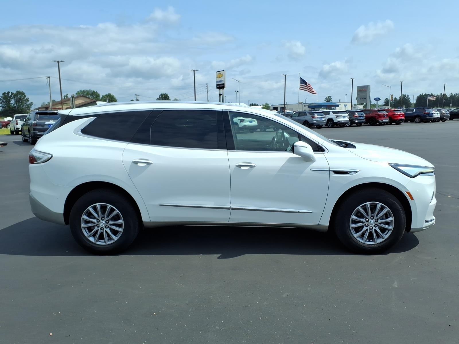 2023 Buick Enclave Essence:14880