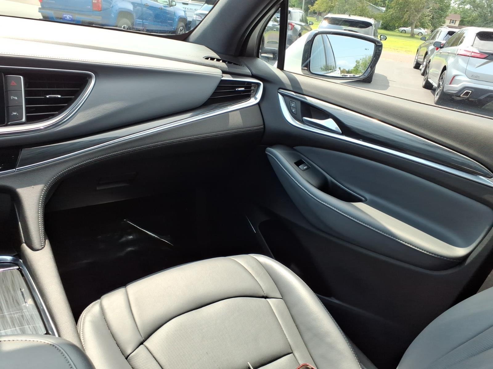 2023 Buick Enclave Essence:14880