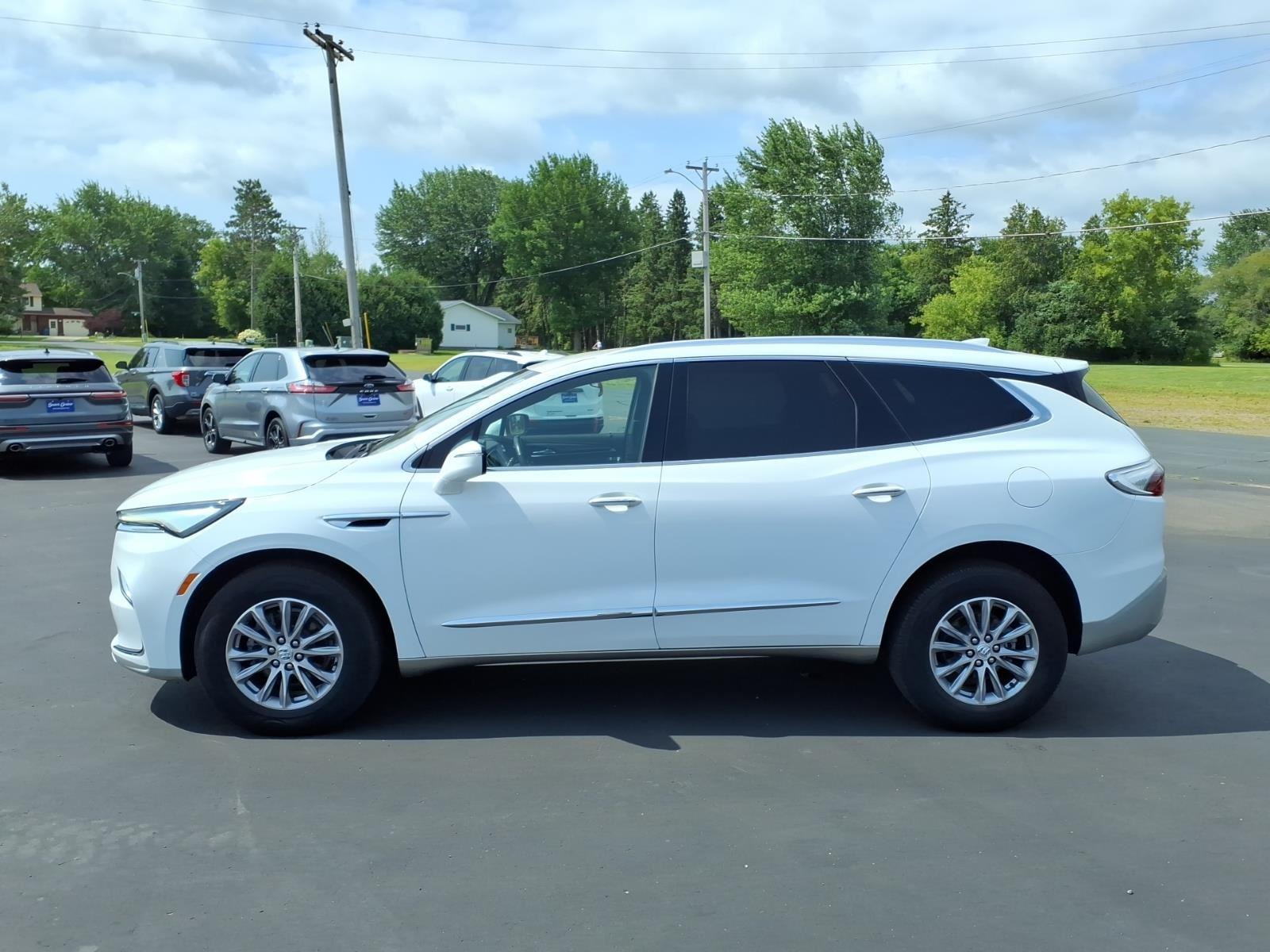 2023 Buick Enclave Essence:14880