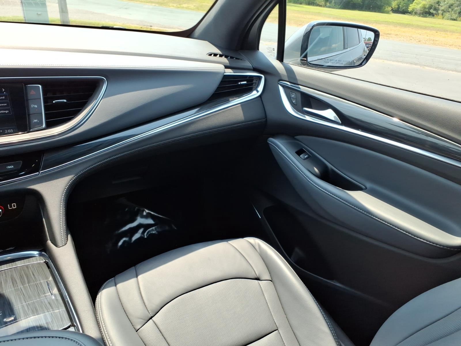 2023 Buick Enclave Essence:14877