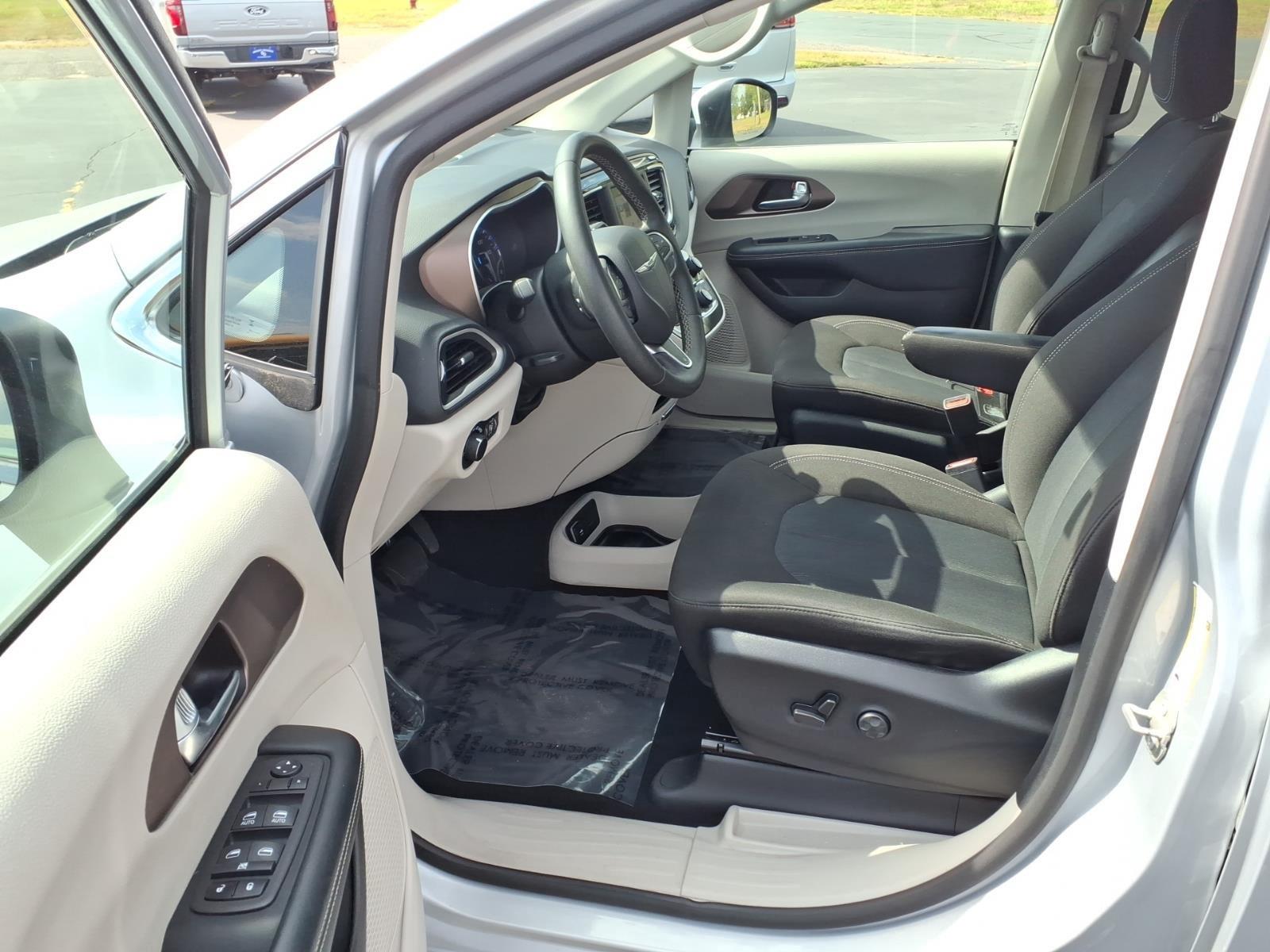 2023 CHRYSLER VOYAGER LX:14890