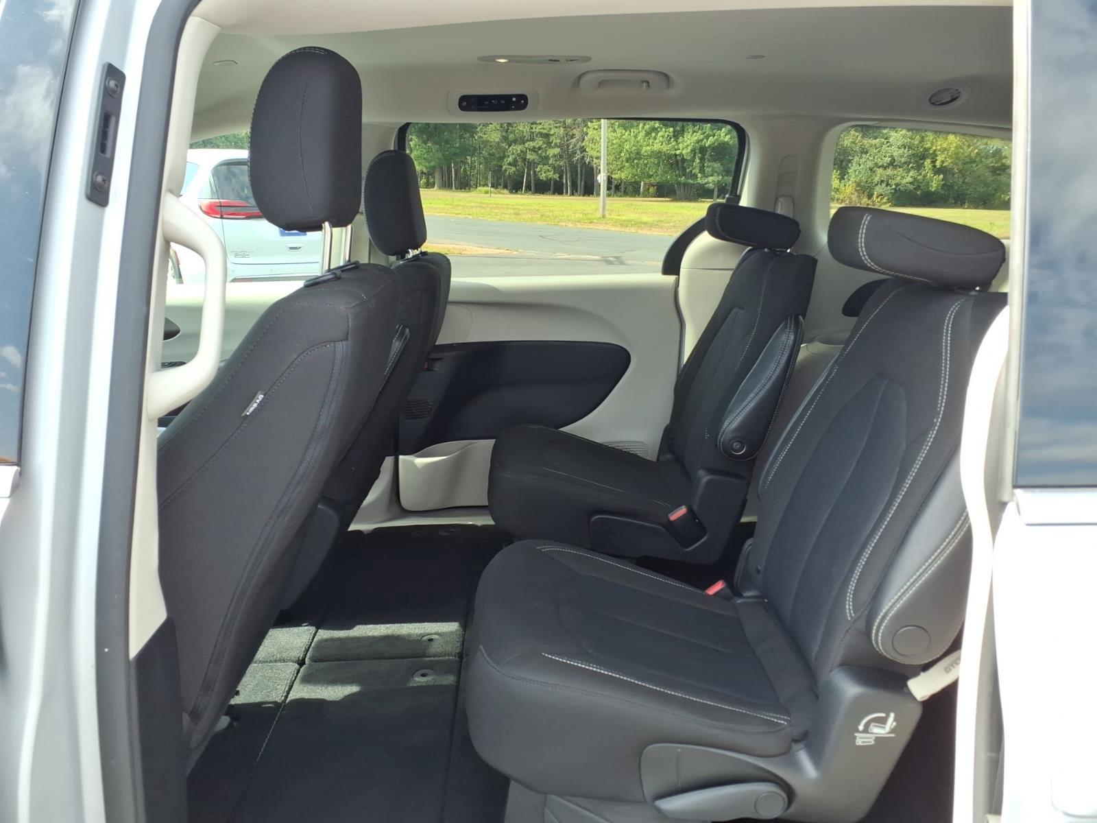 2023 CHRYSLER VOYAGER LX:14890