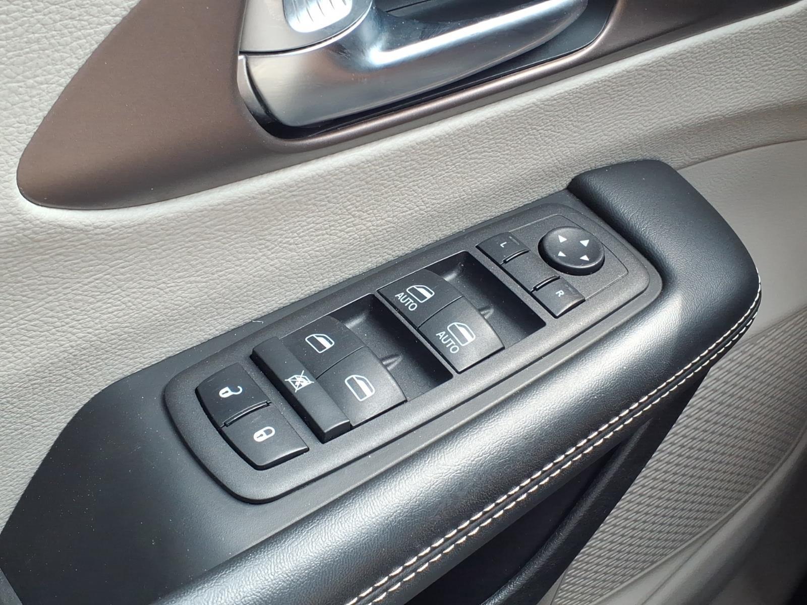 2023 CHRYSLER VOYAGER LX:14890