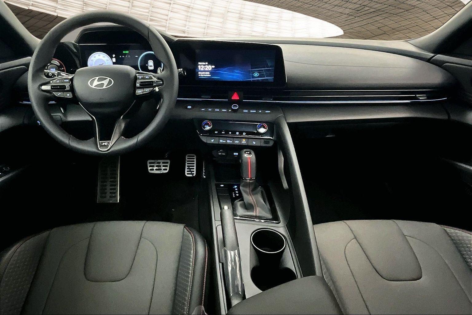 2025 Hyundai Elantra Limited photo 29