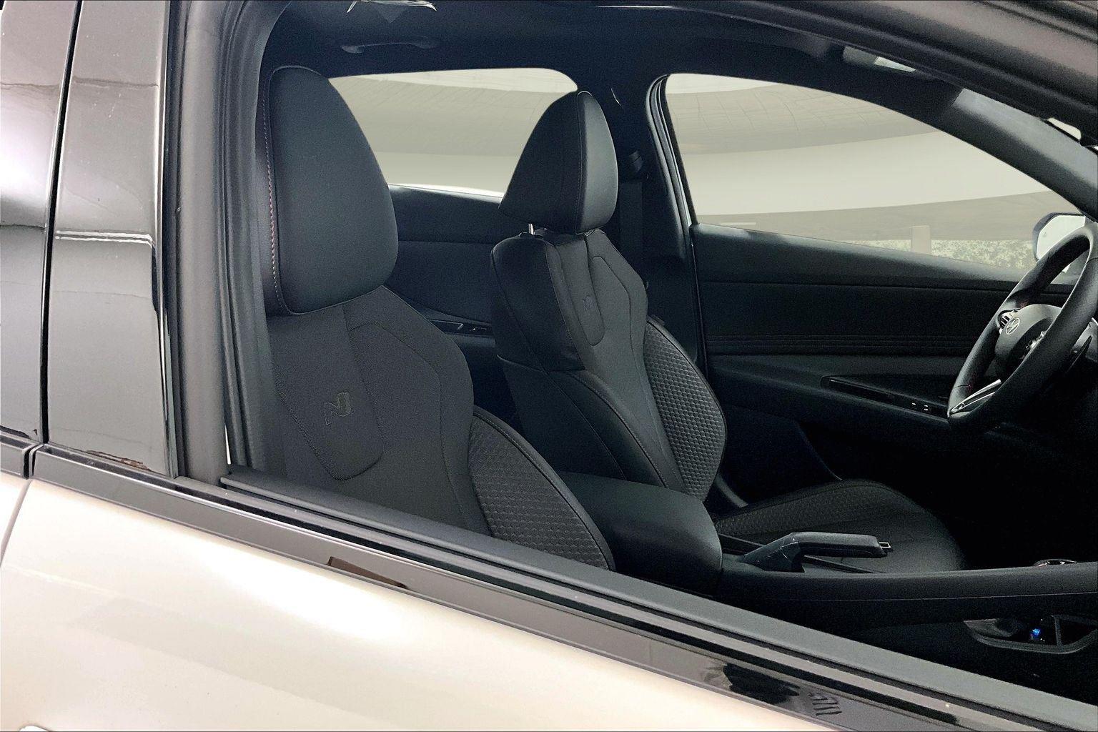 2025 Hyundai Elantra Limited photo 32