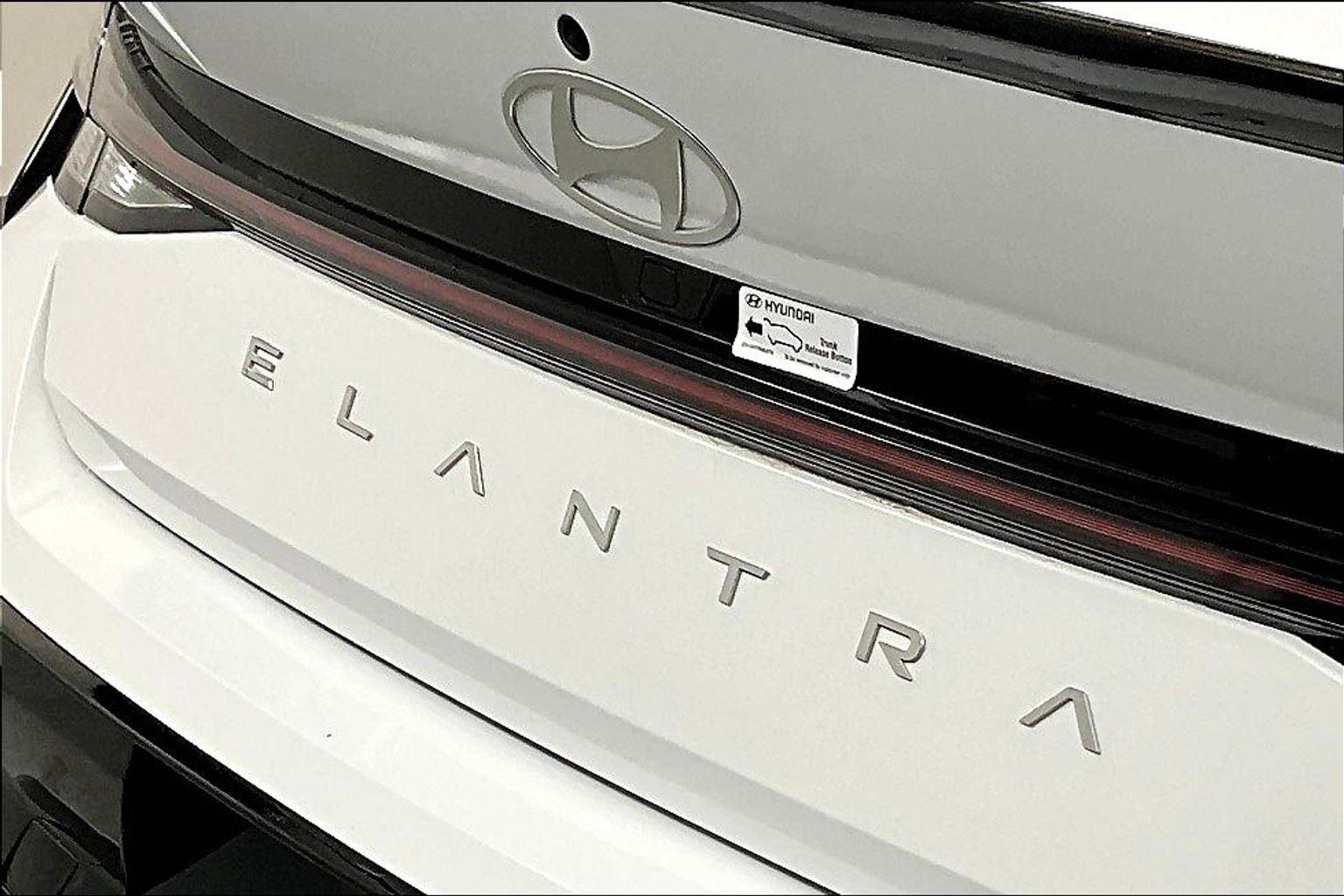 2025 Hyundai Elantra Limited photo 36