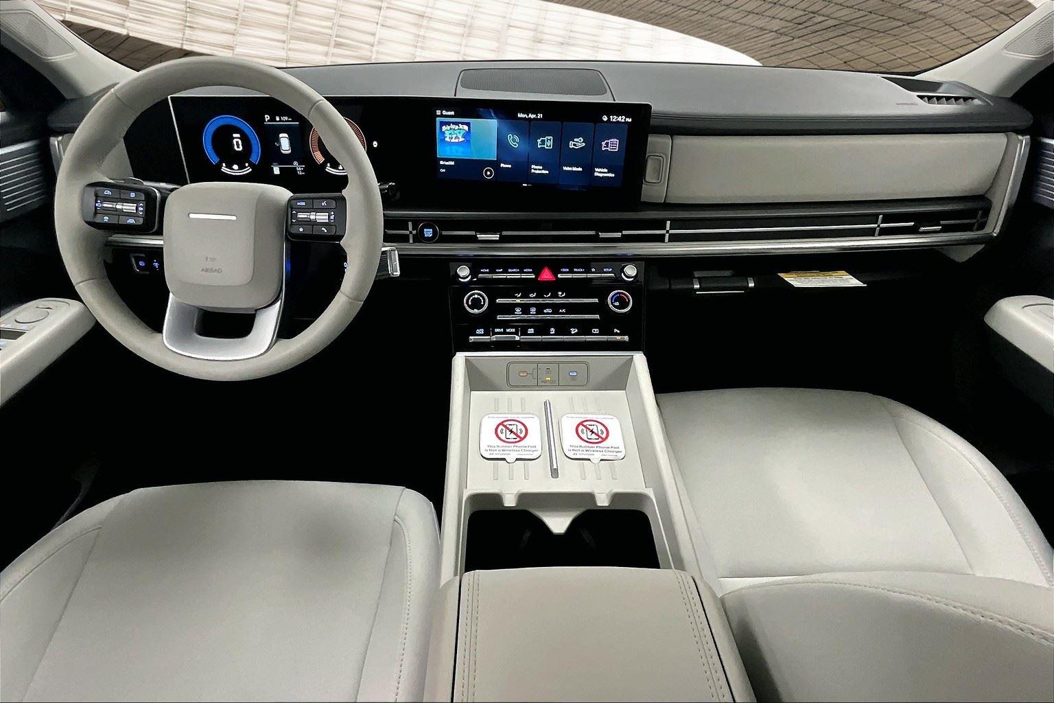 2025 Hyundai Santa Fe SE photo 5