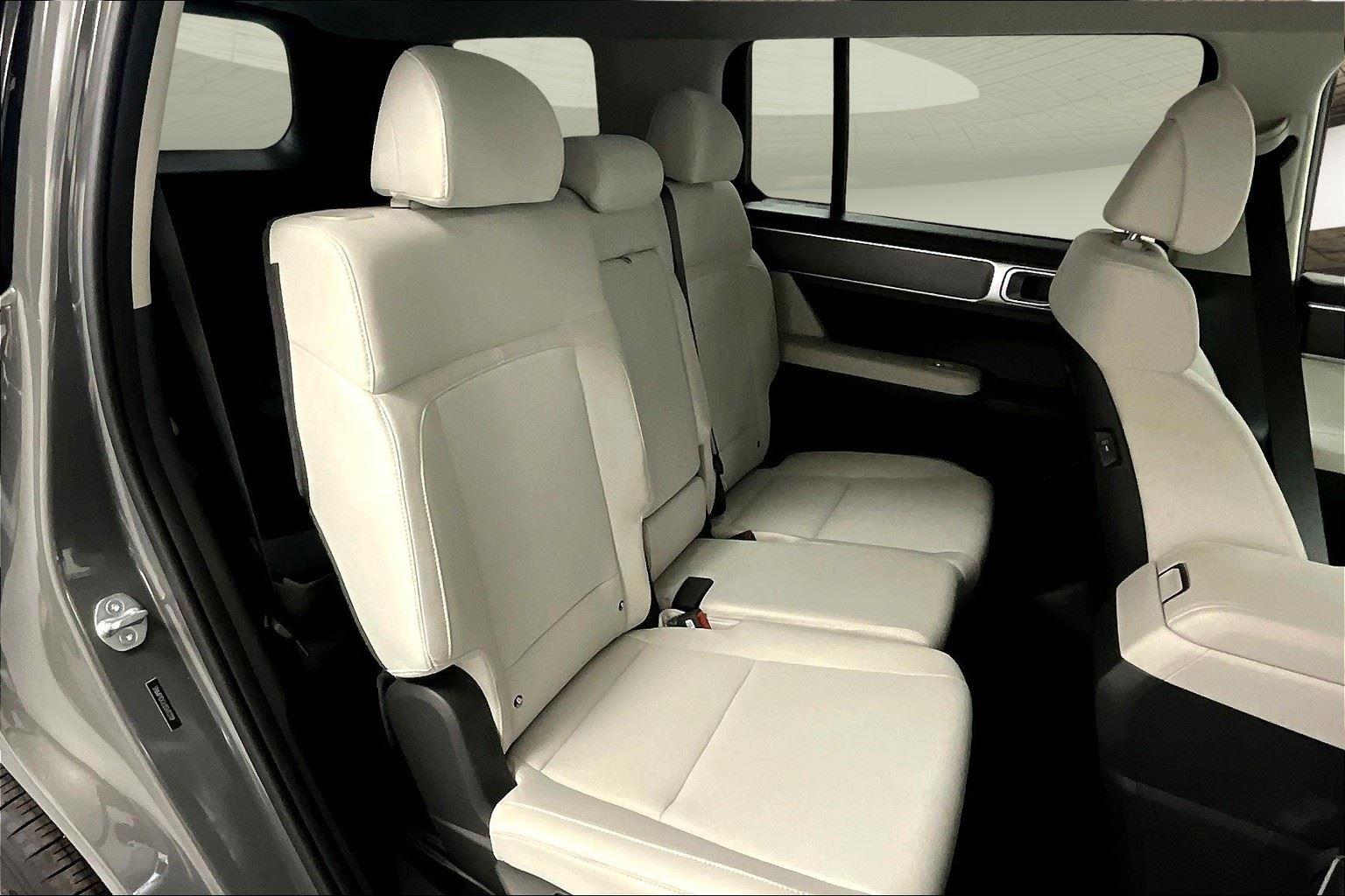 2025 Hyundai Santa Fe SE photo 9