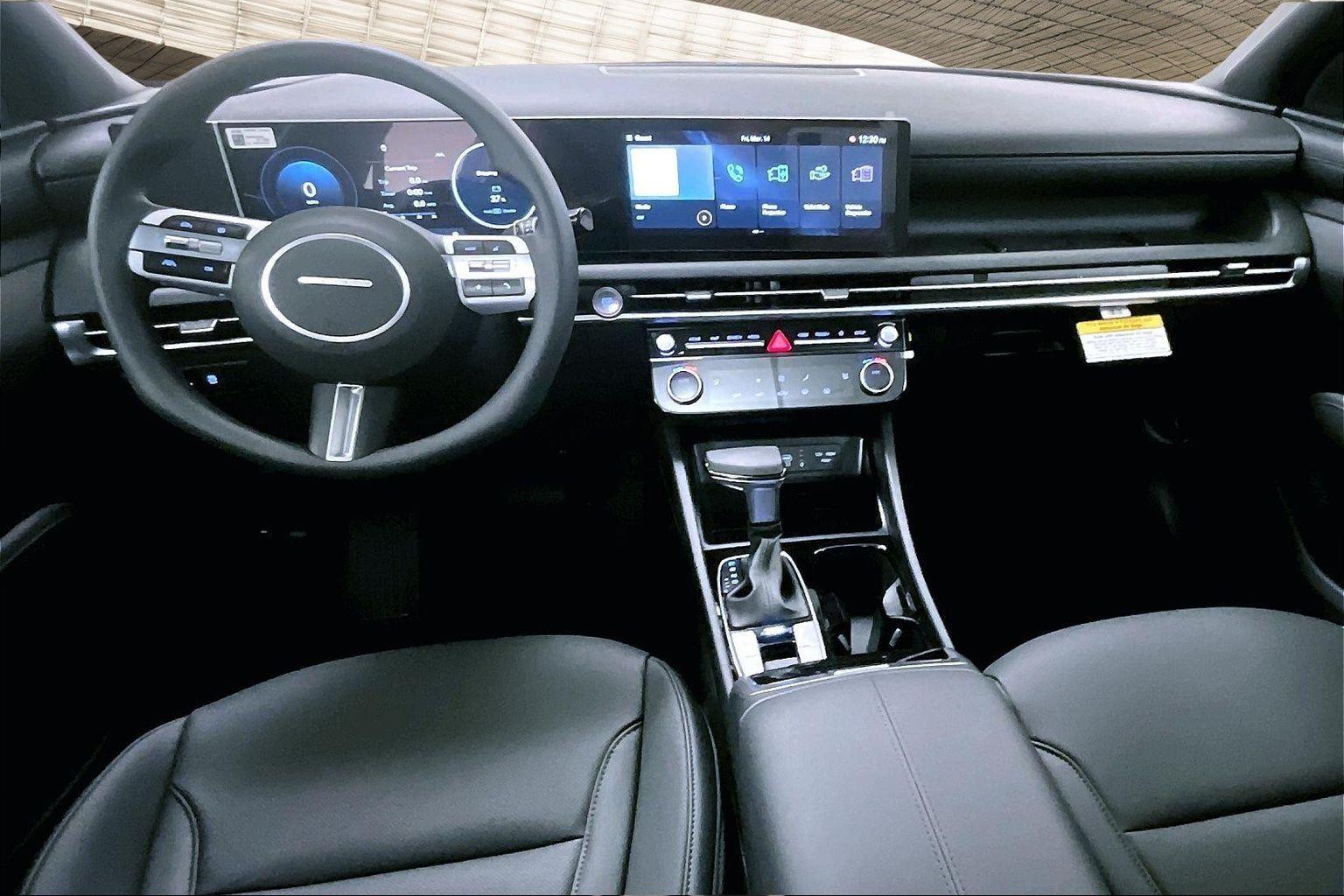 2025 Hyundai Santa Cruz SEL Activity photo 3