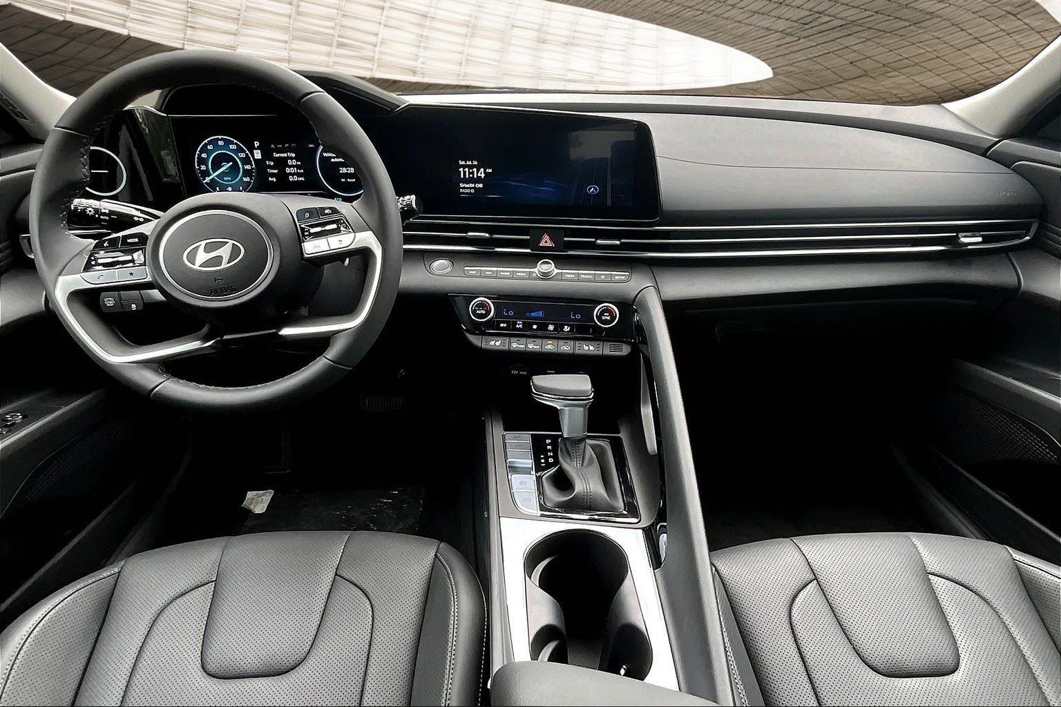 2025 Hyundai Elantra Hybrid SEL Sport photo 18