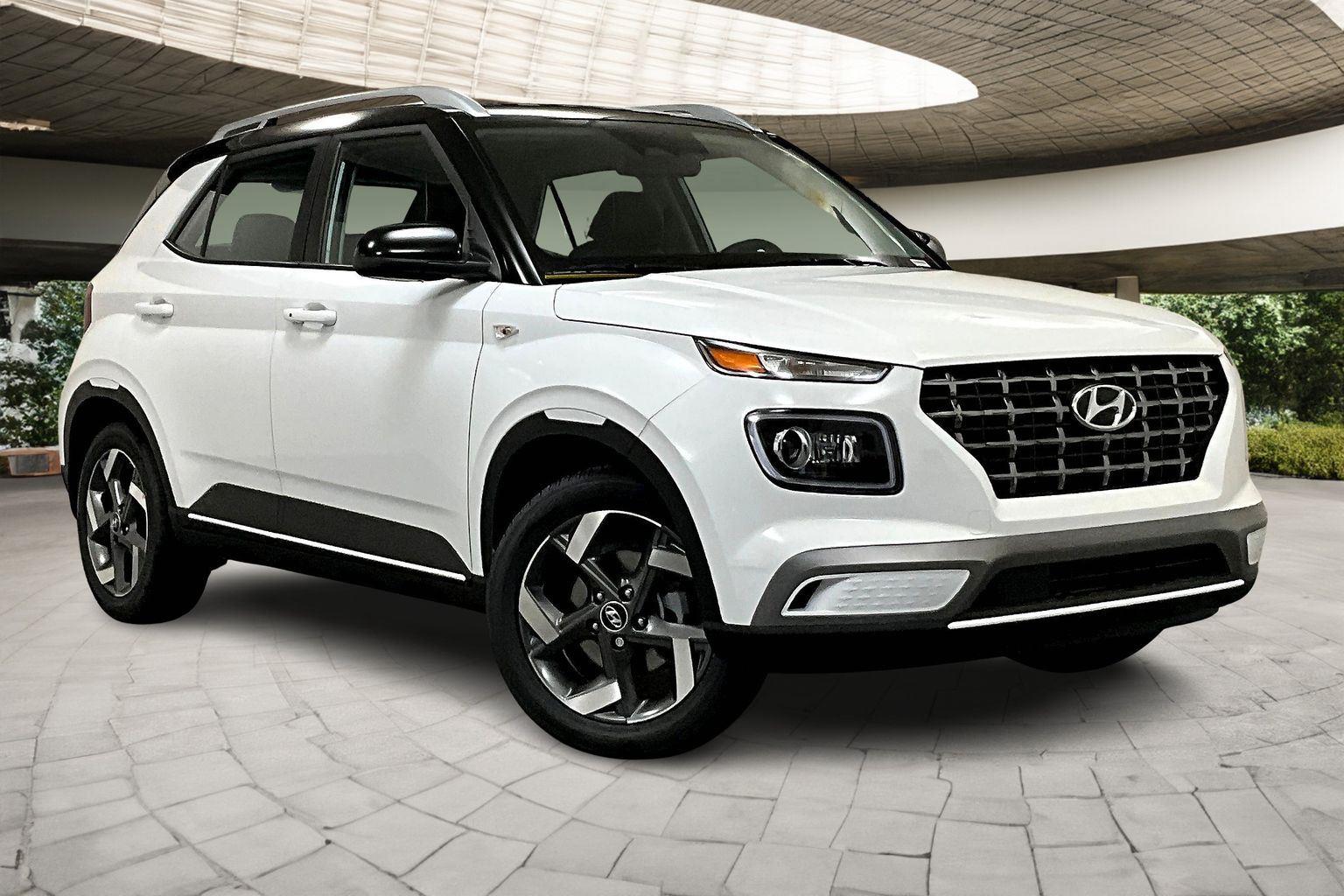 2025 Hyundai Venue Limited photo 2