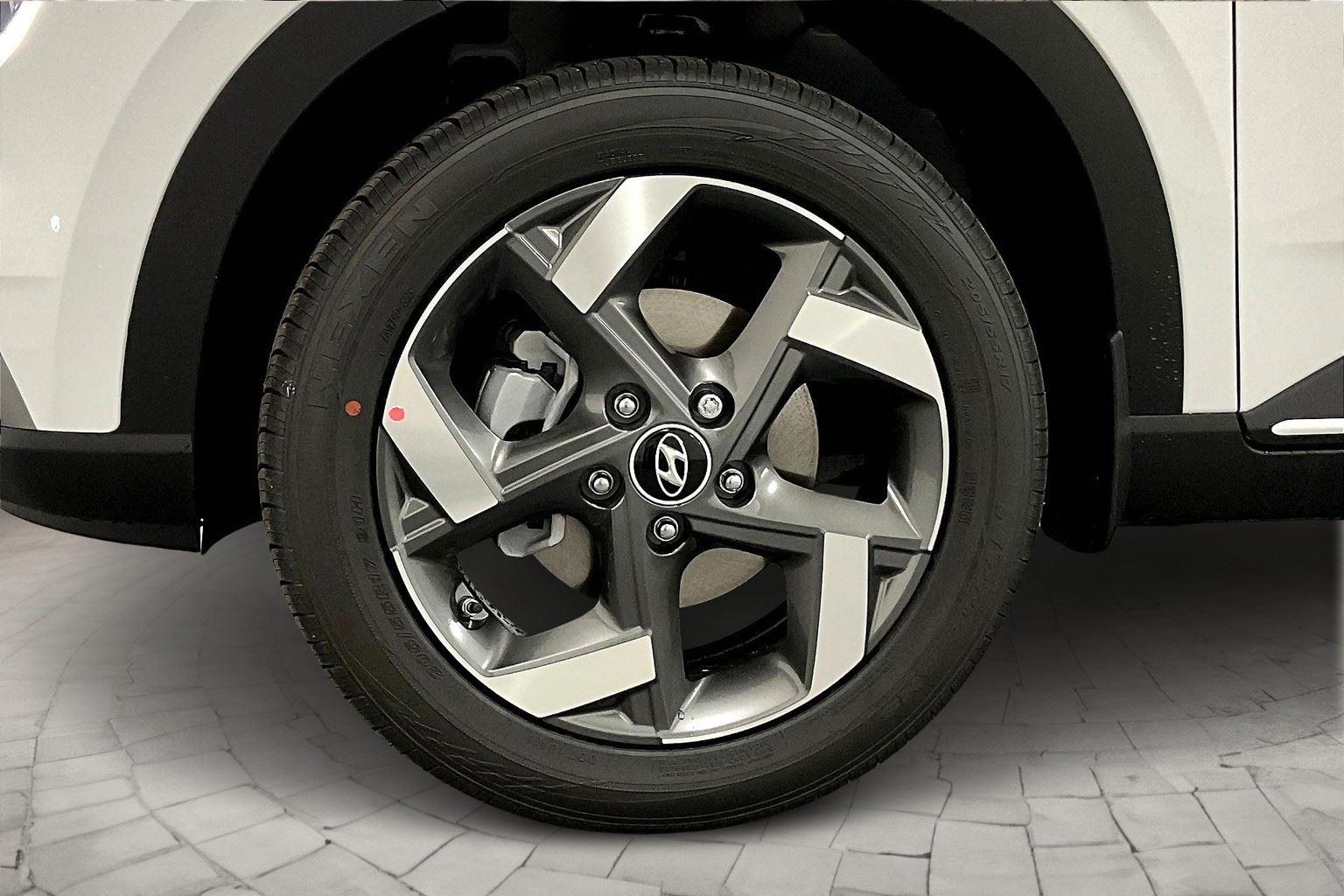 2025 Hyundai Venue Limited photo 11