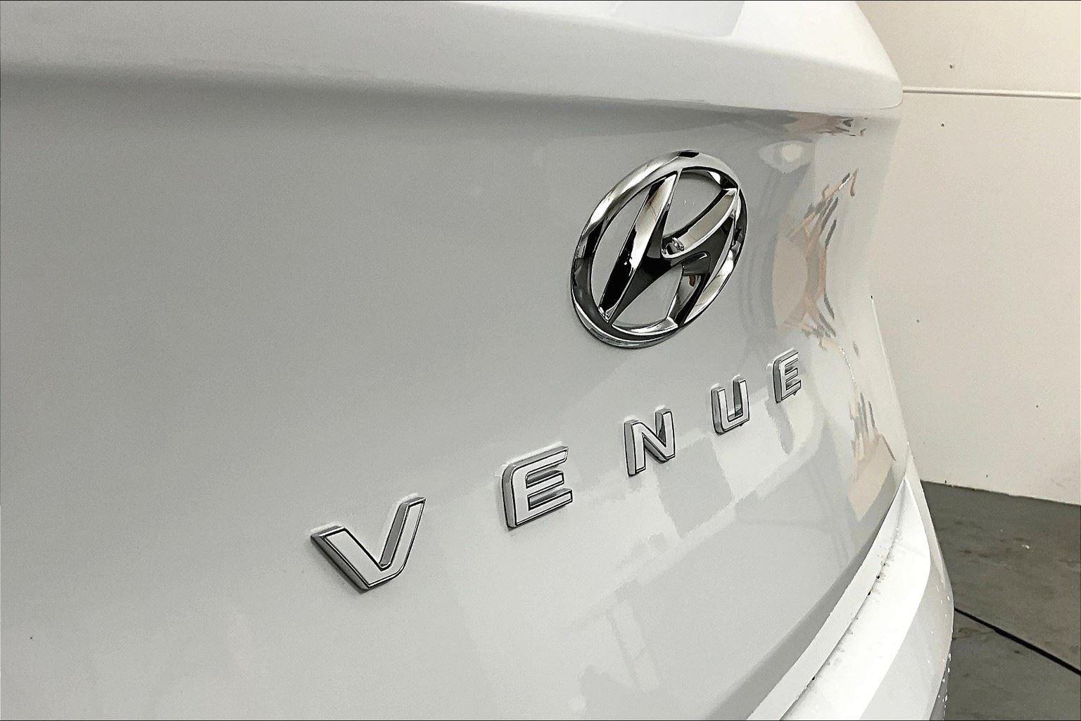 2025 Hyundai Venue Limited photo 12