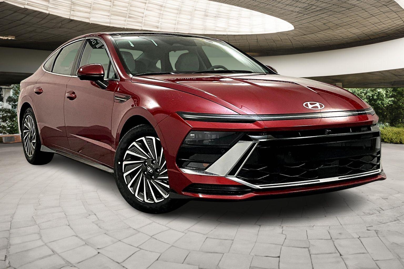 2025 Hyundai Sonata Hybrid Limited photo 2