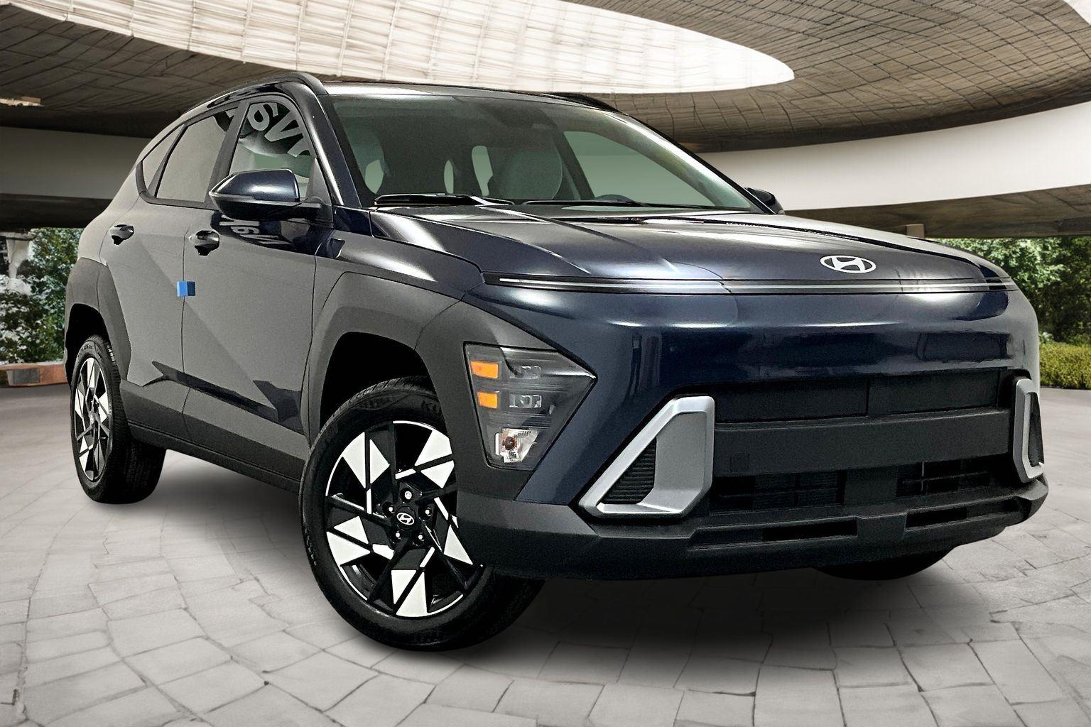2025 Hyundai Kona SEL photo 2