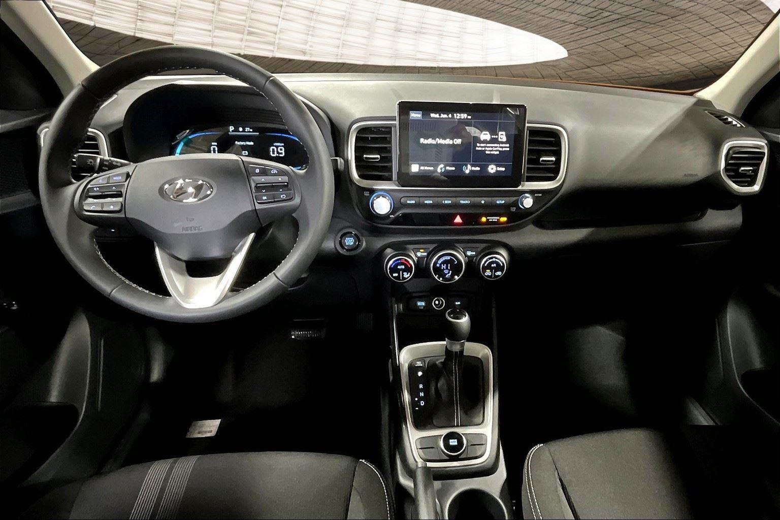 2025 Hyundai Venue SEL photo 17