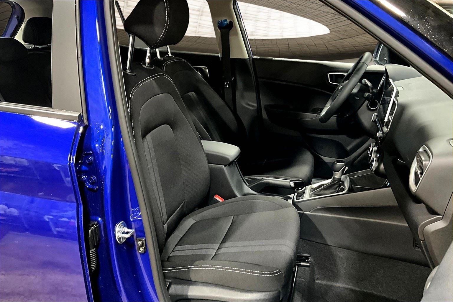 2025 Hyundai Venue SEL photo 20